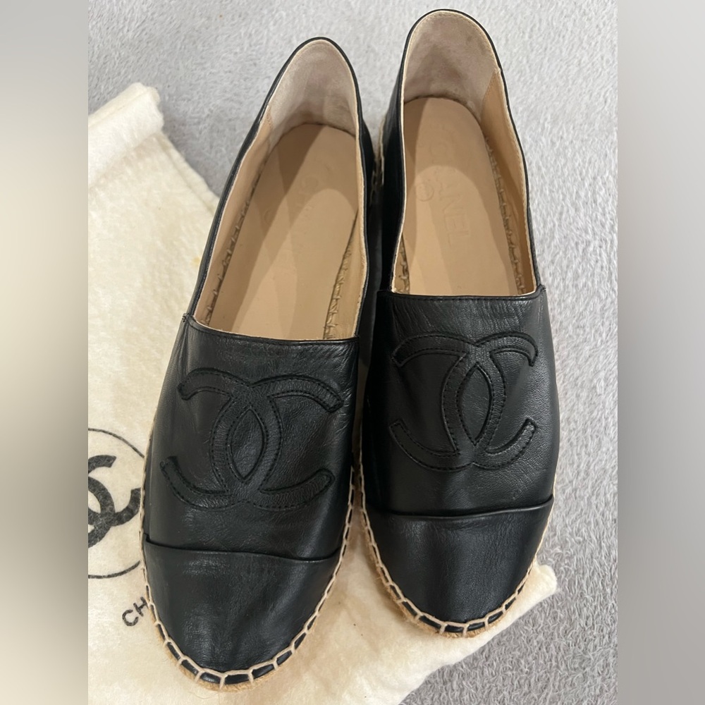 CHANEL Black Espadrilles with Classic CC Logo and Jute Sole